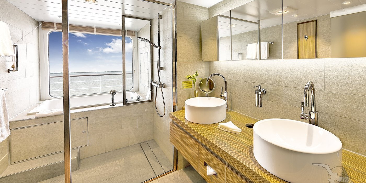 A14B5AB2-E909-50F9-9510C751F2BE9DF7 amadea