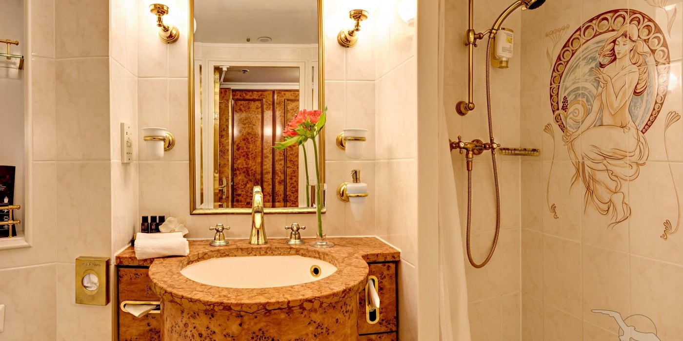 B0E64F5B-A679-2826-4A33A4409D8925FE