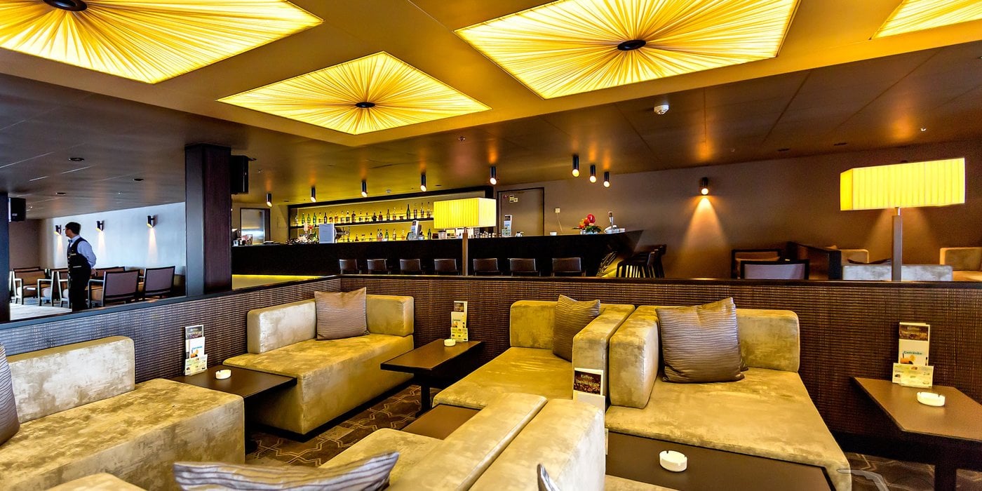 B372C591-C3FD-0B47-40436ABB20B79294