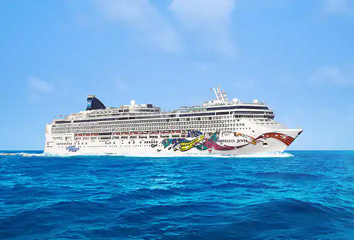 Jewel_700x475-ncl_Jewel_Aerial_at_Sea_Ret_Geh auf Kreuzfahrt