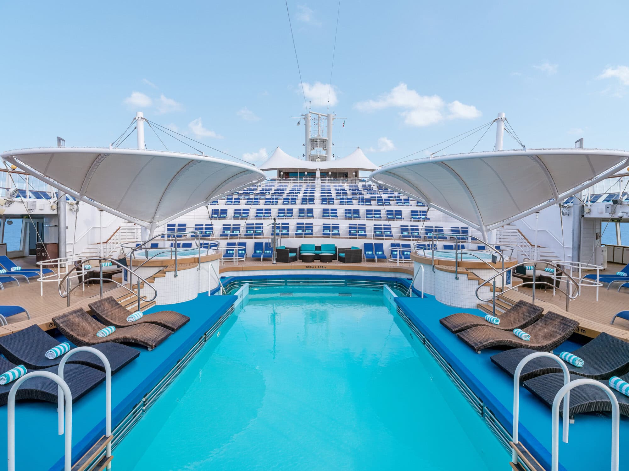 NCL_Dawn_SunDeck_pool_5317