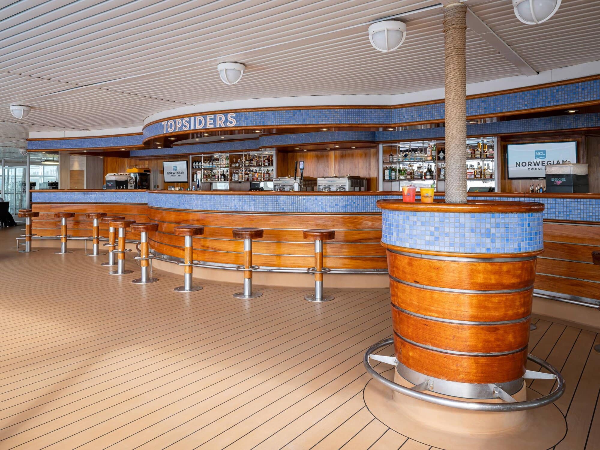 Norwegian Sky Topsiders Bar and Grill