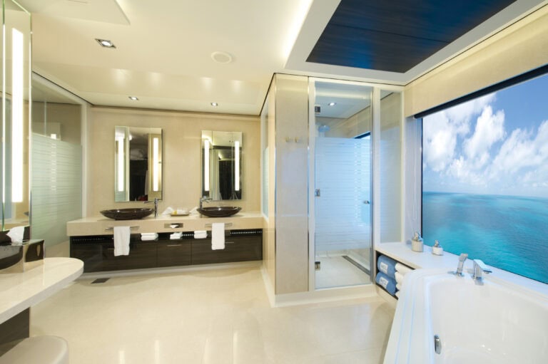 ncl_Gtwy_DlxOwnSte_bath_H2