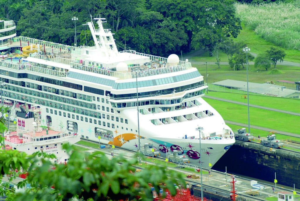 panama_canal_pearl_i_F058C2