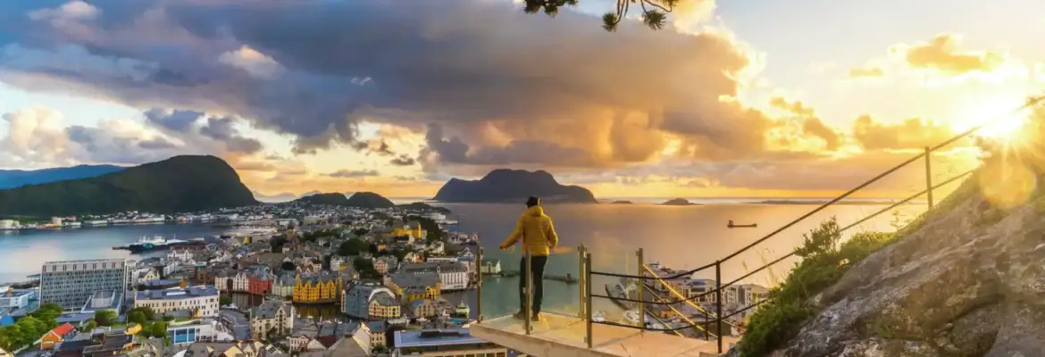 aalesund-autumn-hike-to-aksla-roberto-moiola-sysaworld