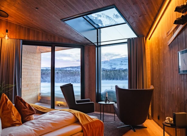 6807d7b29278837f19ff7a24_River Suite-Arctic Wilderness Lodge-Alta (4)