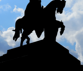 Mosel Statue Geh auf Kreuzfahrt