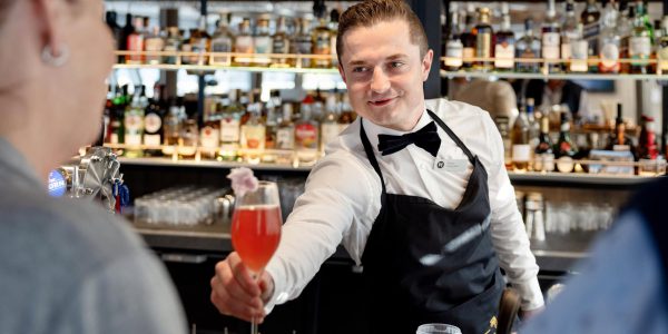 20240615-Otto-Sverdrup-1893-Bar-people-41-Espen-Mills_3x2