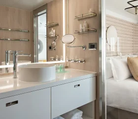 3214132-bougainville