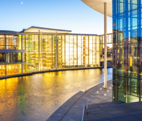 Regierungsgebäude Geh auf Kreuzfahrt