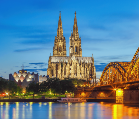 Kölner Dom Geh auf Kreuzfahrt