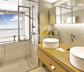 A14B5AB2-E909-50F9-9510C751F2BE9DF7 amadea