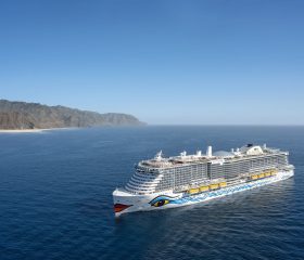 AIDAnova_auf_See_Bergkette