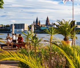 Aussicht vom Ufer Geh auf Kreuzfahrt