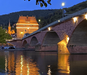 Brücke bei Nacht GEh auf Kreuzfahrt