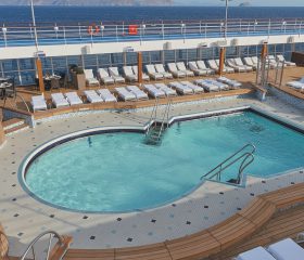 C138_VOY_Pool_Deck_Desktop