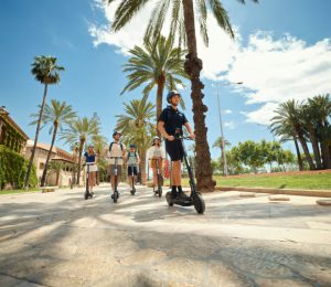Gruppe beim Scooterausflug, Palma. Balearen, Landausflugsshooting 2024