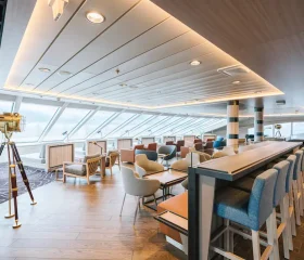 Explorer-Lounge-MS-Fridtjof-Nansen-HGR-158673_1920-Photo_Clara_Tuma