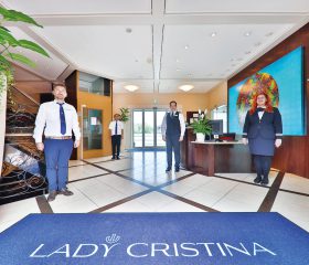 FoyerReceptionwelcomeLadyCristina_2_l