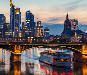 Frankfurt Geh auf Kreuzfahrt