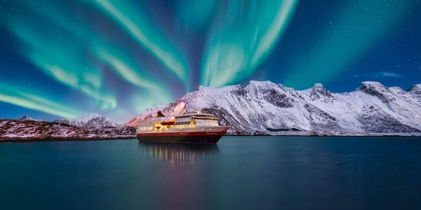 MS-Finnmarken-Sailing-Northern-Lights-Shutterstock