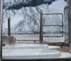 MS SPitzbergen_Jacuzzi-Alkefjellet-Svalbard-HGR-138511_1920-_Photo_Lise_Dreistel