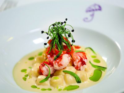 Bouchon de Saint-Jacques au Homard, Sauce au Savennières
Poached Scallop Gnocchi with Lobster in a Light Savennières White Wine Sauce