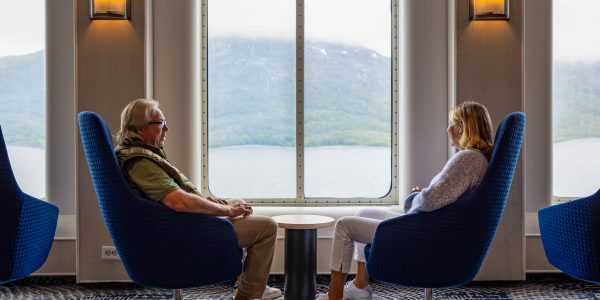 People_sitting_HGR_168191_Photo_Espen_Mills
