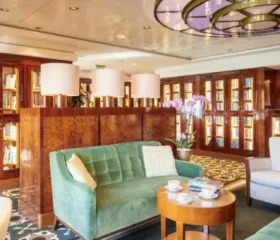 QM2_library_desktop.jpg.image.450.340.high