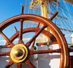 Royal-Clipper-Steuerrad-1030x687