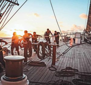 SeaCloud_Kreuzfahrten_Crew_Handarbeit_Vorschiff-1