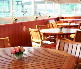 Skylounge-014_elegant lady