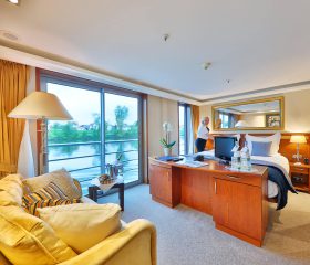 Suite304ViolinDeckLadyCristina