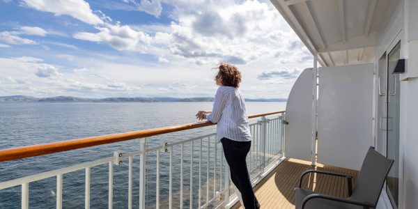Woman_on_the_balcony_HGR_168230_Photo_Espen_Mills