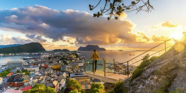 aalesund-autumn-hike-to-aksla-roberto-moiola-sysaworld