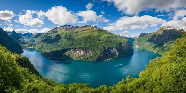 geiranger-fjord-norway-hgr-139072_1920-photo_shutterstock