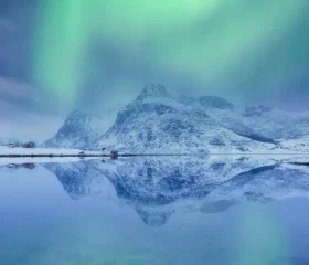 norway_lofoten-islands_aurora-borealis-over-hamnoy_francesco-riccardo-iacomino_gettyimages_1293292515